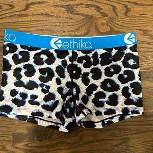 ETHIKA WOMENS L/XL staple shorts